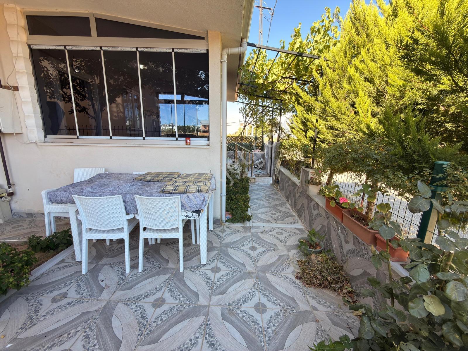 Yeniçiftlikte 170 M² Arsa İçinde 3 Katlı Müstakil Villa — fotoğraf 8