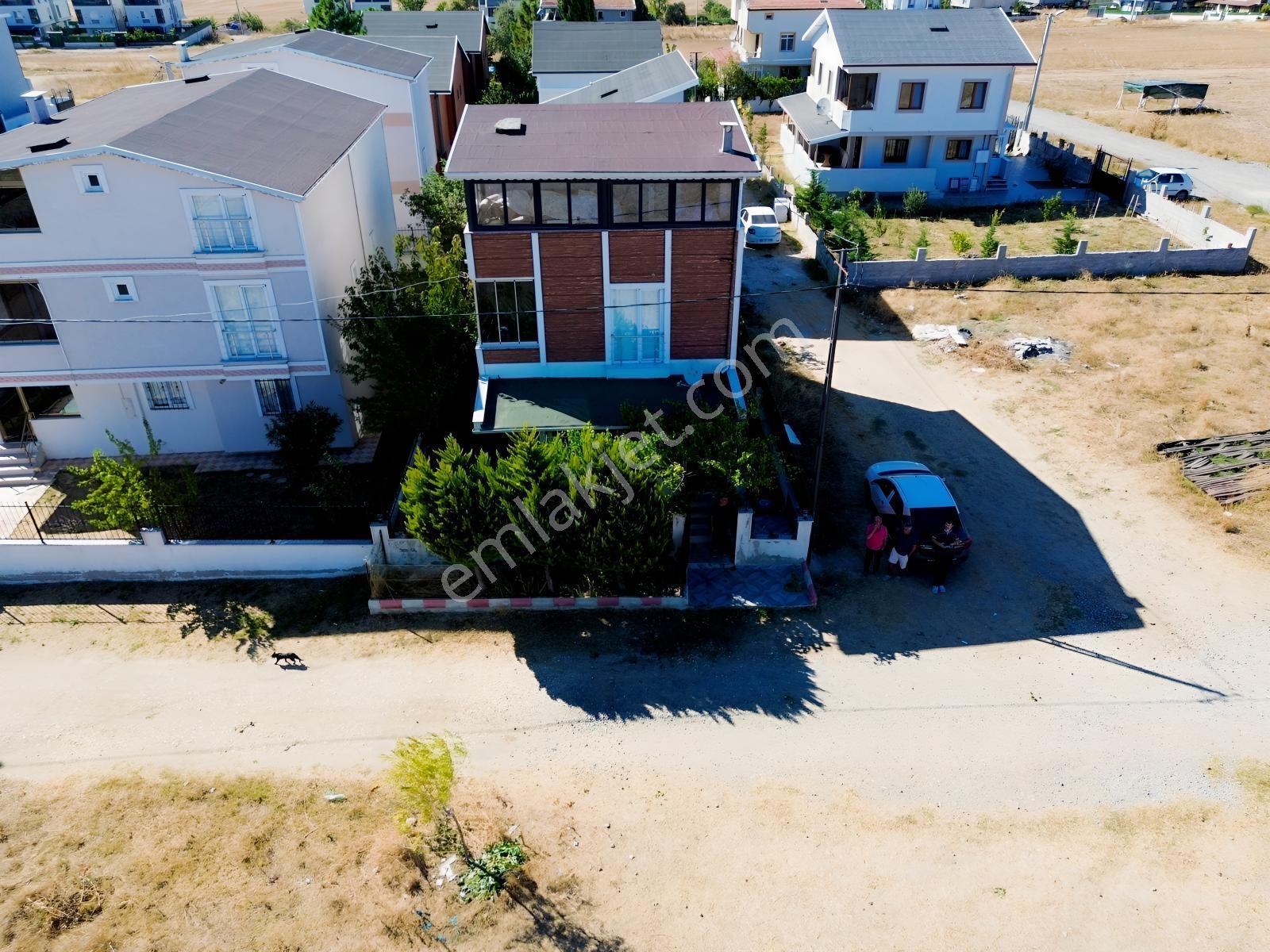 Yeniçiftlikte 170 M² Arsa İçinde 3 Katlı Müstakil Villa — fotoğraf 30
