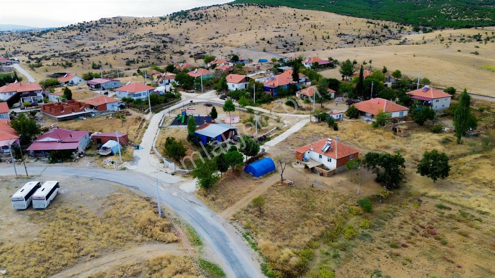 Eşme İstasyon Satılık 881 M² Arsa İçerisinde Müstakil Ev — fotoğraf 2