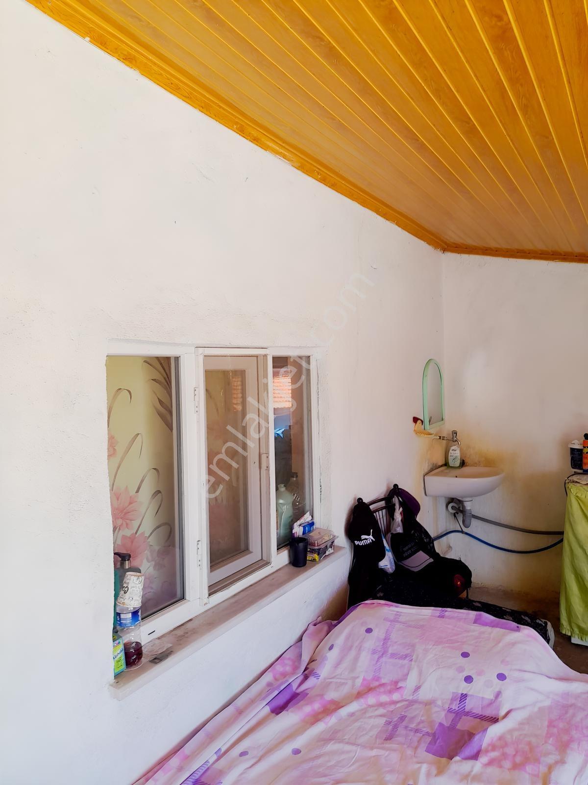 Eşme İstasyon Satılık 881 M² Arsa İçerisinde Müstakil Ev — fotoğraf 3