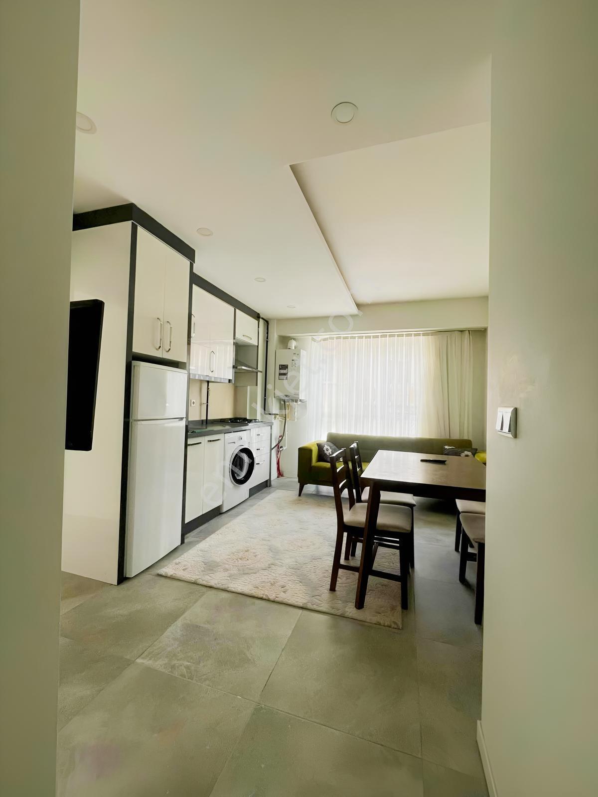 Fesleğende Dört Caddeye Yakın Eşyalı Yerden Isıtmalı 1+1 Apart — fotoğraf 2