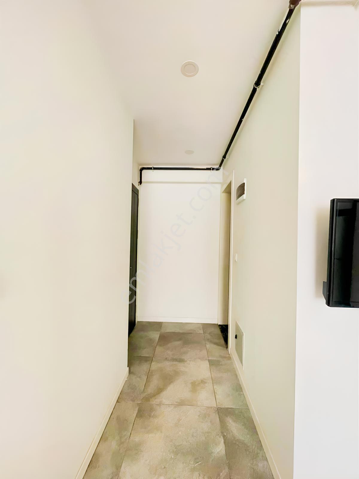 Fesleğende Dört Caddeye Yakın Eşyalı Yerden Isıtmalı 1+1 Apart — fotoğraf 3