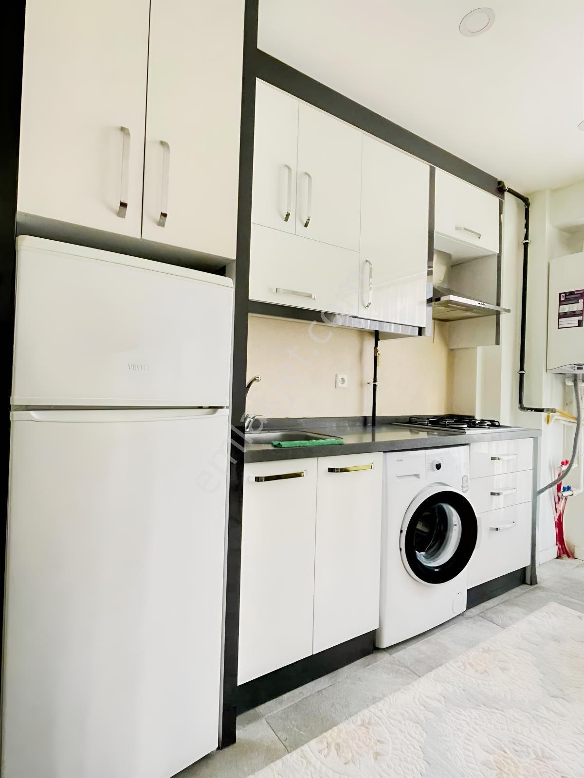 Fesleğende Dört Caddeye Yakın Eşyalı Yerden Isıtmalı 1+1 Apart — fotoğraf 8
