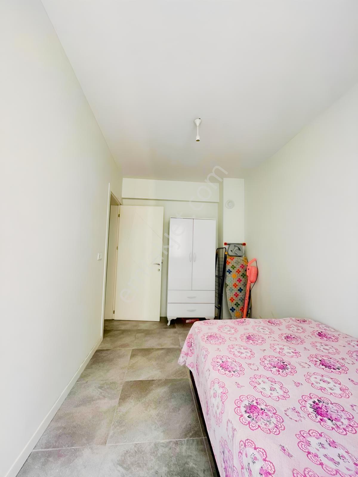 Fesleğende Dört Caddeye Yakın Eşyalı Yerden Isıtmalı 1+1 Apart — fotoğraf 14