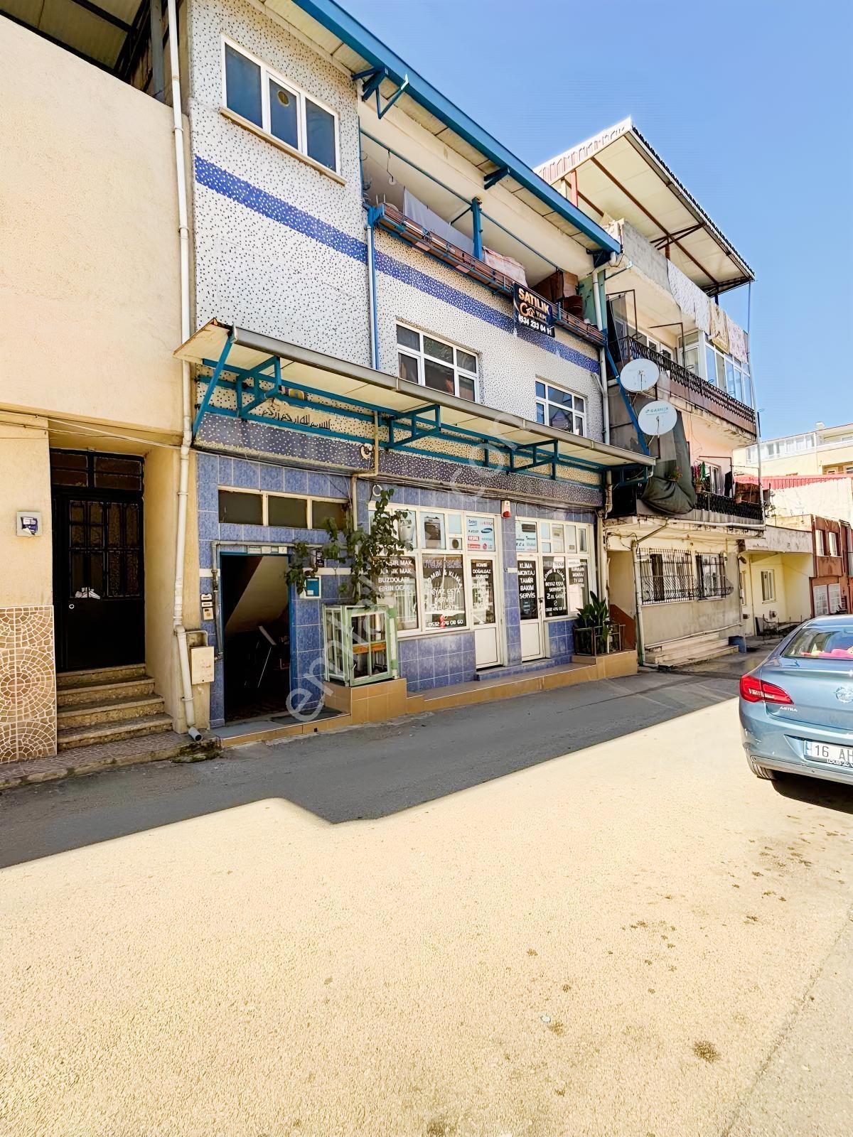Güllükte 3 Katlı Müstakil Bina, 2 Daire Ve 1 Dükkan