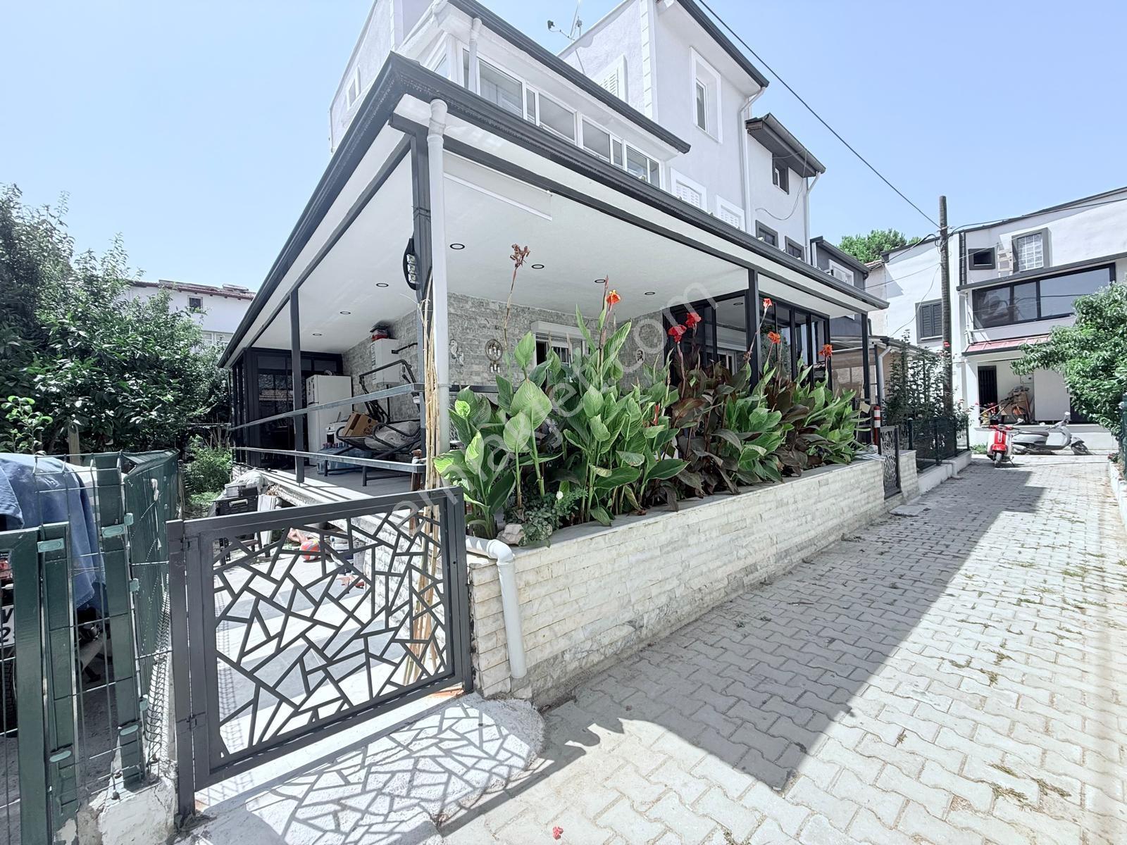 Kuşadası Karaova'da Denize Yakın 4+1 Bakımlı Tripleks Villa — fotoğraf 2