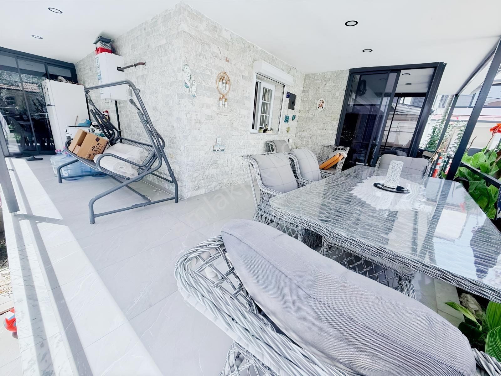 Kuşadası Karaova'da Denize Yakın 4+1 Bakımlı Tripleks Villa — fotoğraf 4