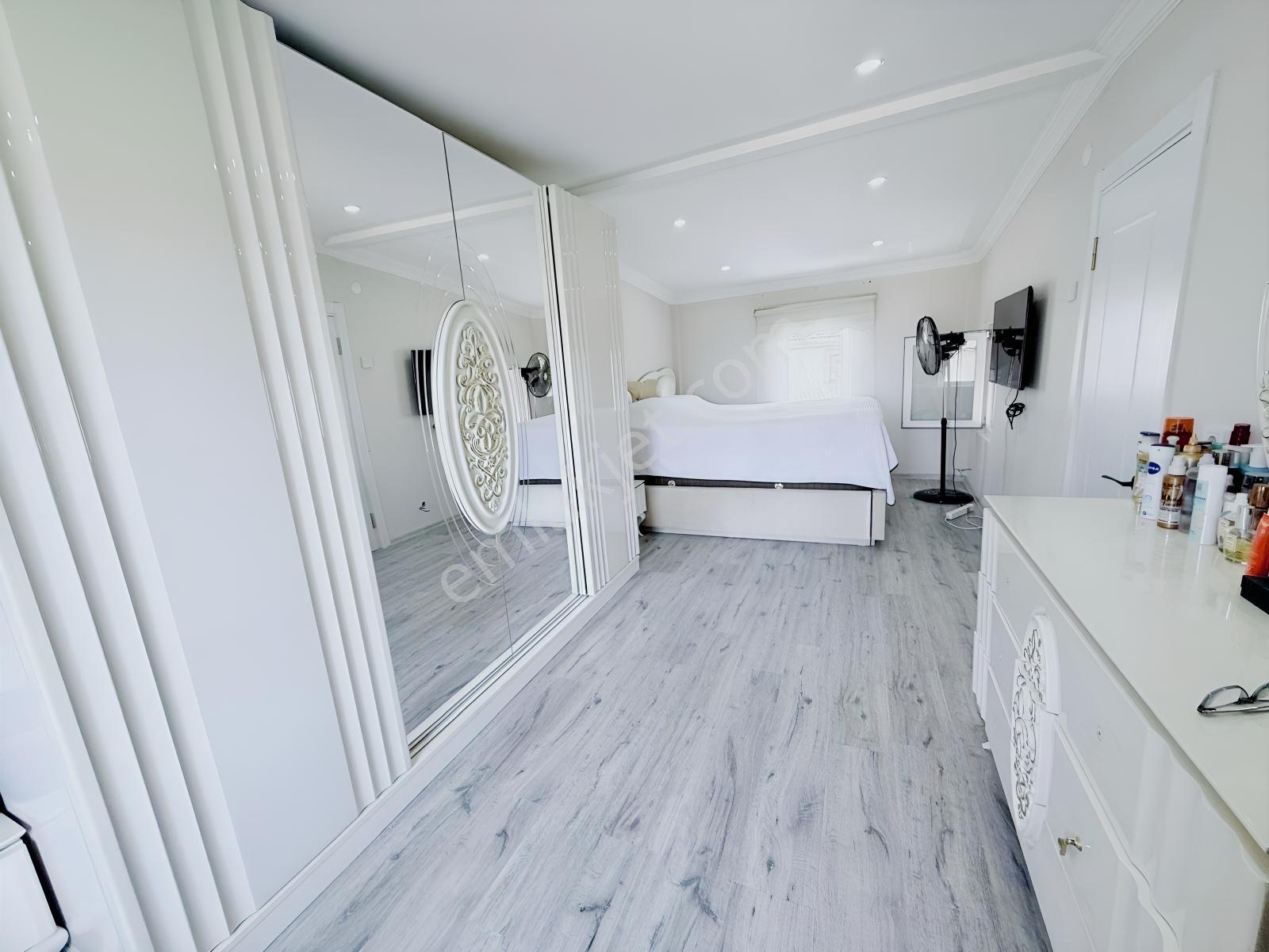 Kuşadası Karaova'da Denize Yakın 4+1 Bakımlı Tripleks Villa — fotoğraf 9