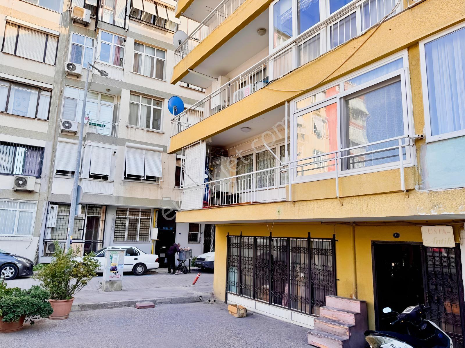 Karşıyaka Alaybey İzban Cepheli Tadilatlı Satılık 2+1 Daire — fotoğraf 2