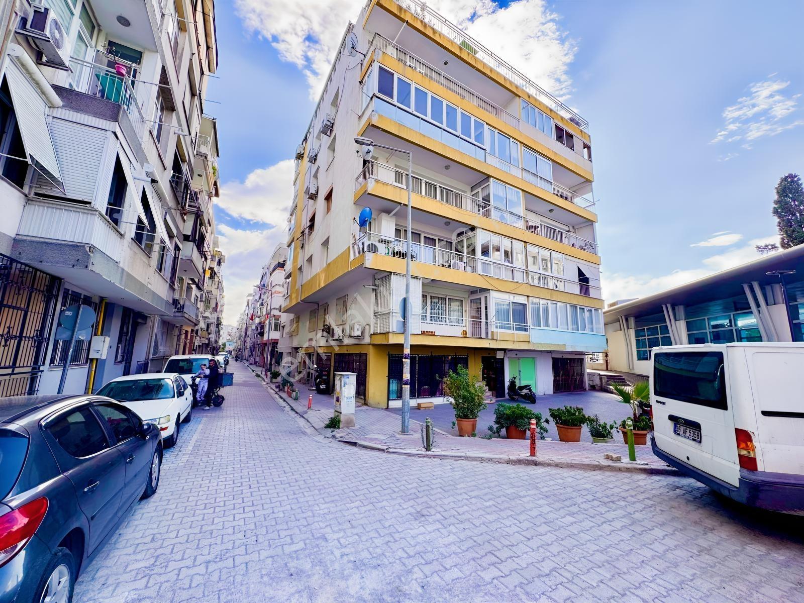 Karşıyaka Alaybey İzban Cepheli Tadilatlı Satılık 2+1 Daire — fotoğraf 3
