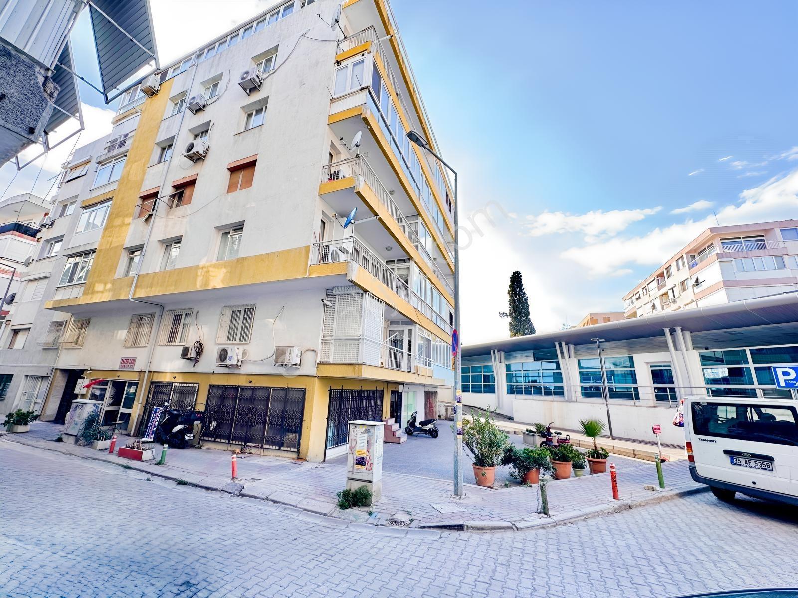 Karşıyaka Alaybey İzban Cepheli Tadilatlı Satılık 2+1 Daire — fotoğraf 5