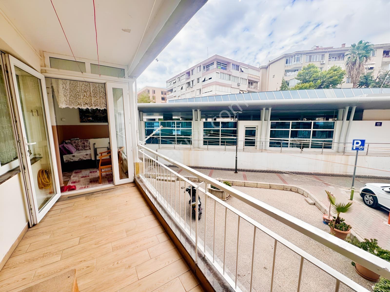 Karşıyaka Alaybey İzban Cepheli Tadilatlı Satılık 2+1 Daire — fotoğraf 6