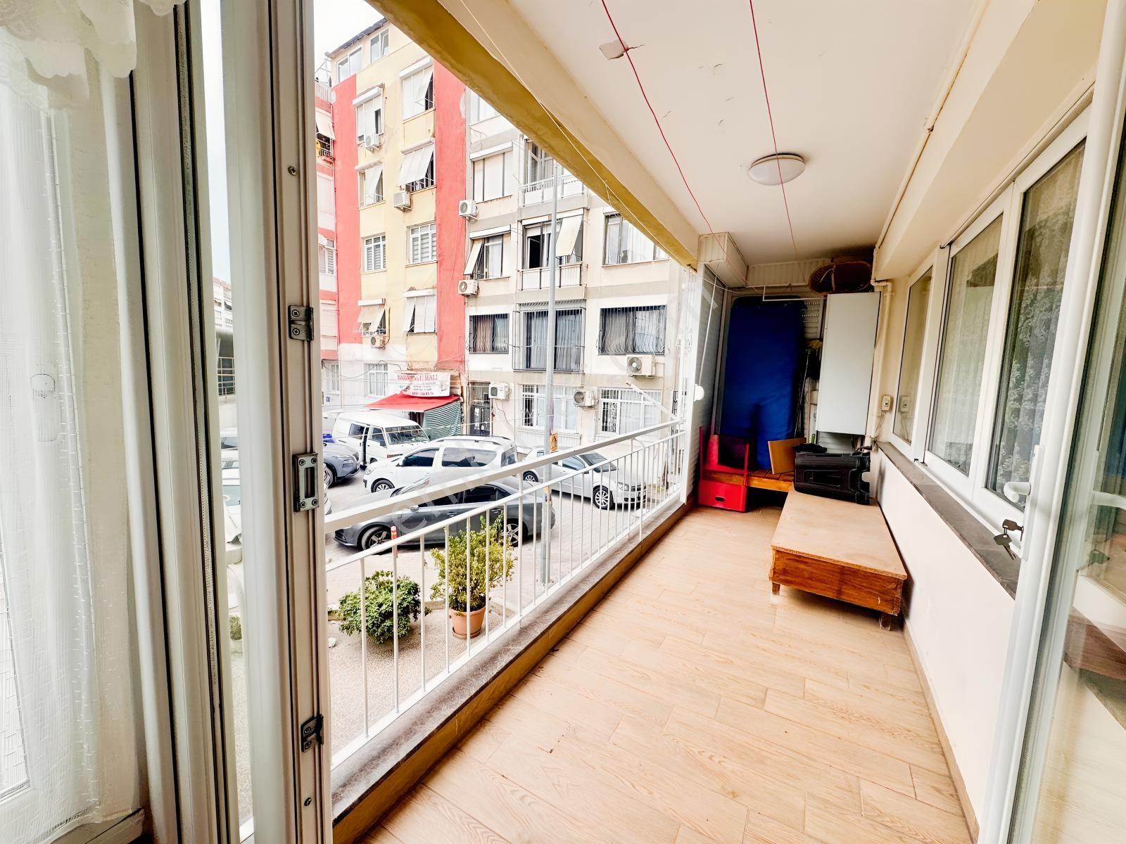 Karşıyaka Alaybey İzban Cepheli Tadilatlı Satılık 2+1 Daire — fotoğraf 7