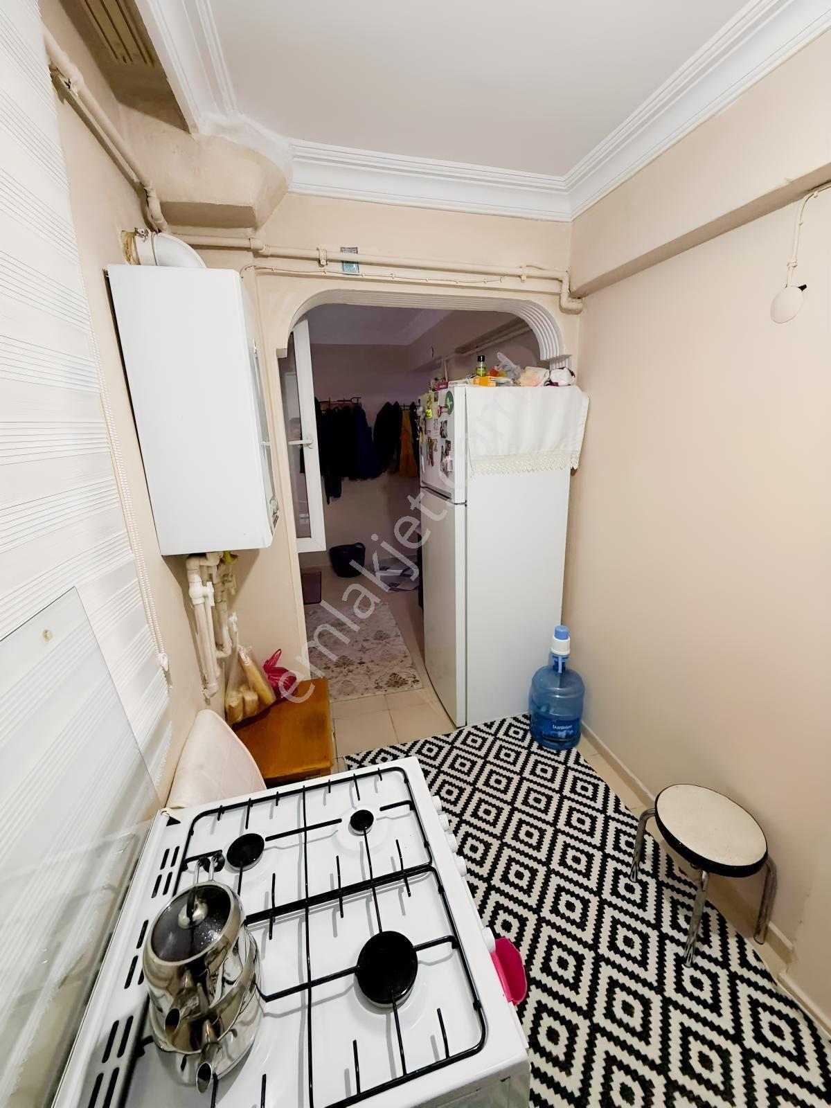Uğur Gayrimenkul'den Gazi Mah'de Satılık 1+1 Bahçe Katı — fotoğraf 8