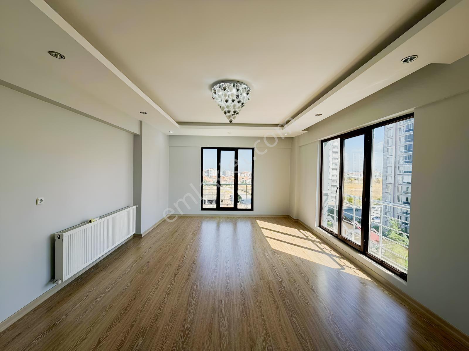 Yusuf Karadağlıdan Yakıncada Az Hsrlı Site İçi Satılık 3+1 Daire
