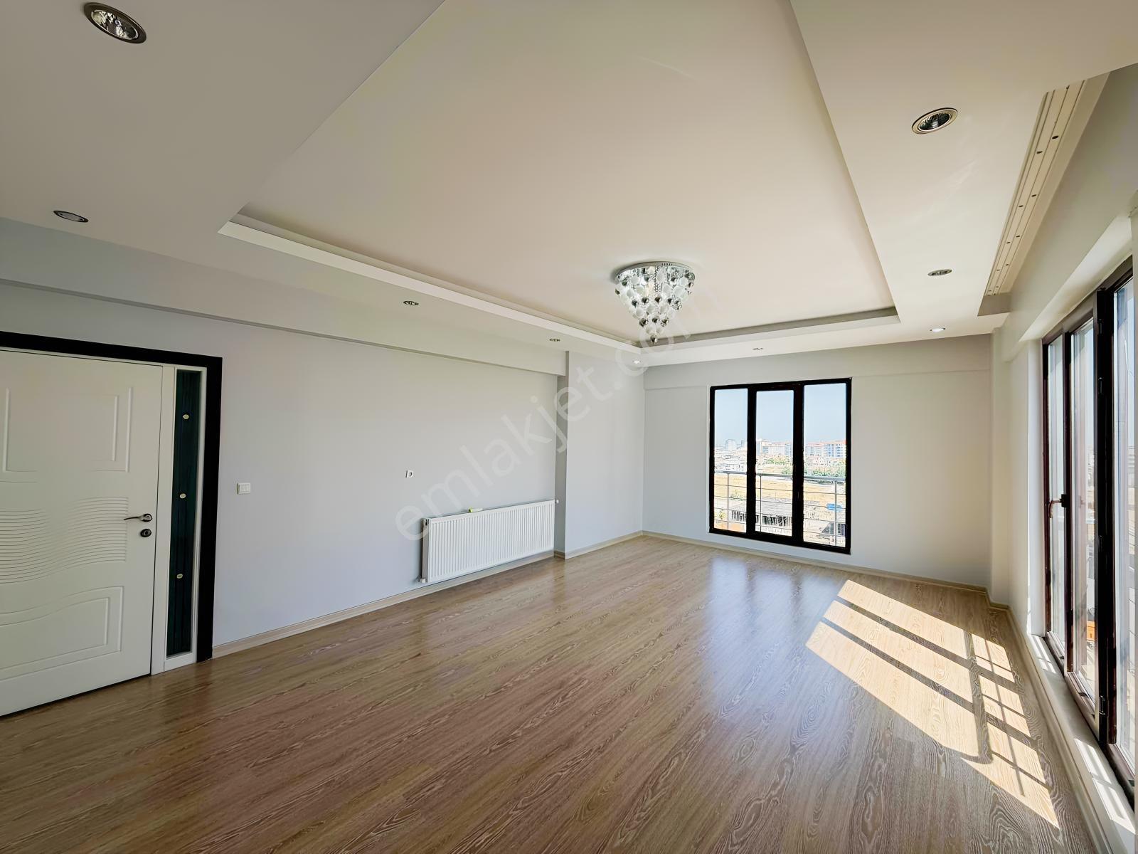 Yusuf Karadağlıdan Yakıncada Az Hsrlı Site İçi Satılık 3+1 Daire — fotoğraf 2