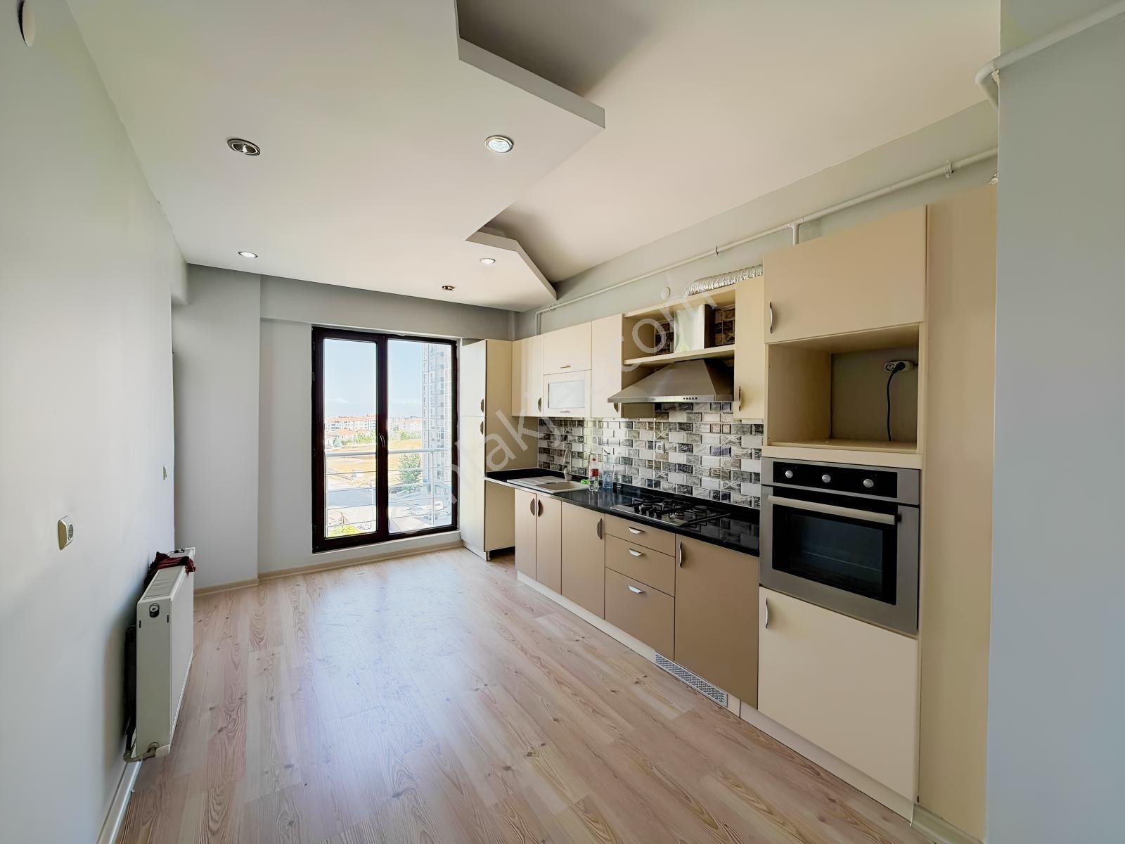 Yusuf Karadağlıdan Yakıncada Az Hsrlı Site İçi Satılık 3+1 Daire — fotoğraf 11