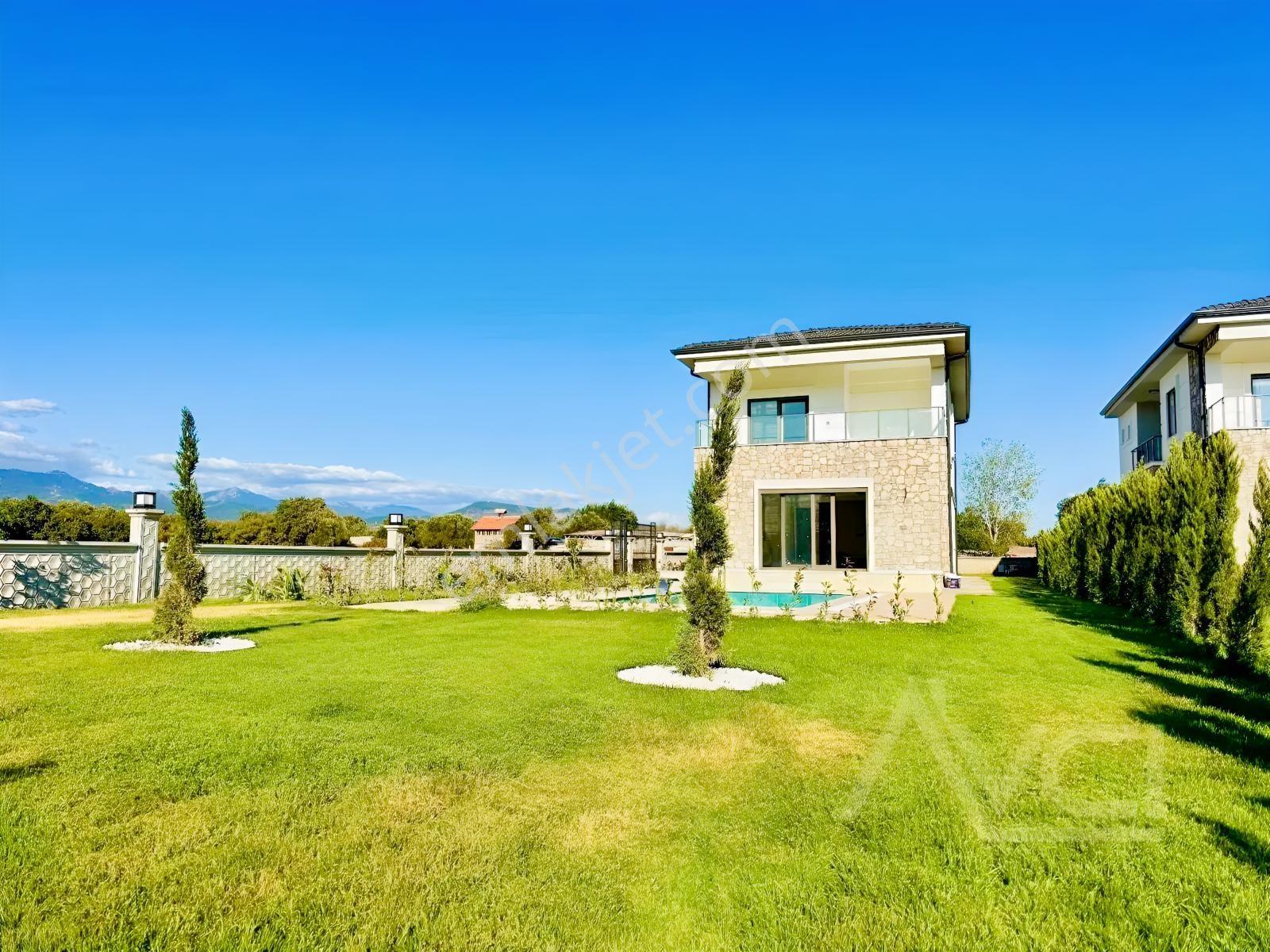 Avcı'Dan 600M2 Arsalı Tam Müstakil Havuzlu Villa