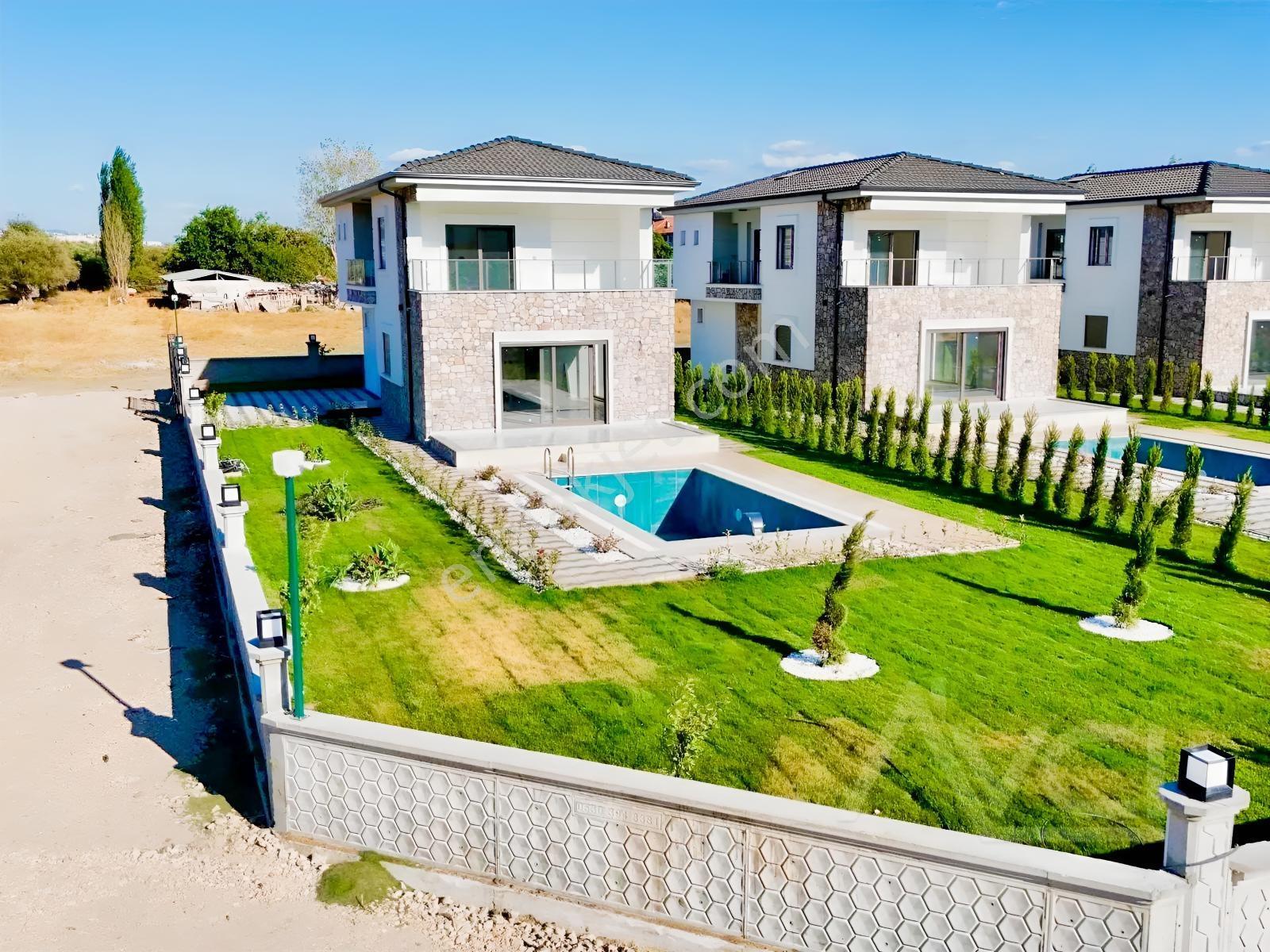 Avcı'dan 600m2 Arsalı Tam Müstakil Havuzlu Villa — fotoğraf 2