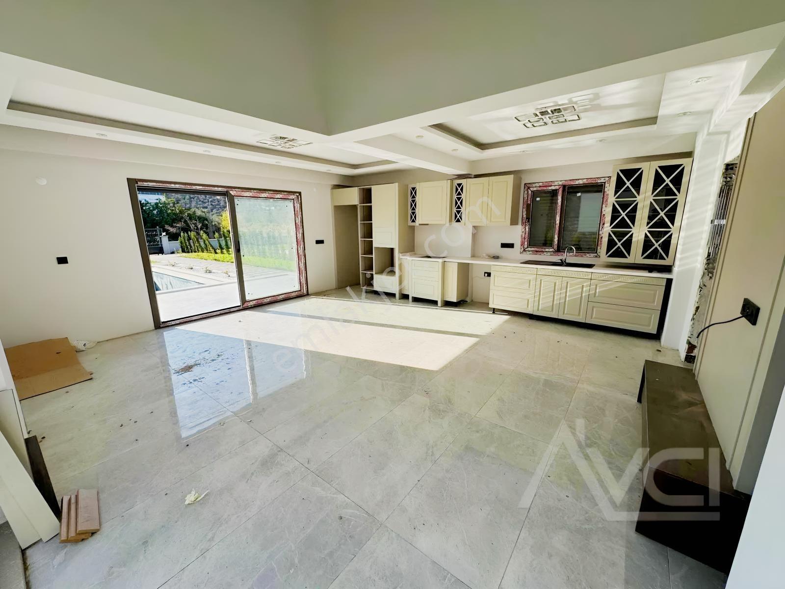 Avcı'dan 600m2 Arsalı Tam Müstakil Havuzlu Villa — fotoğraf 3
