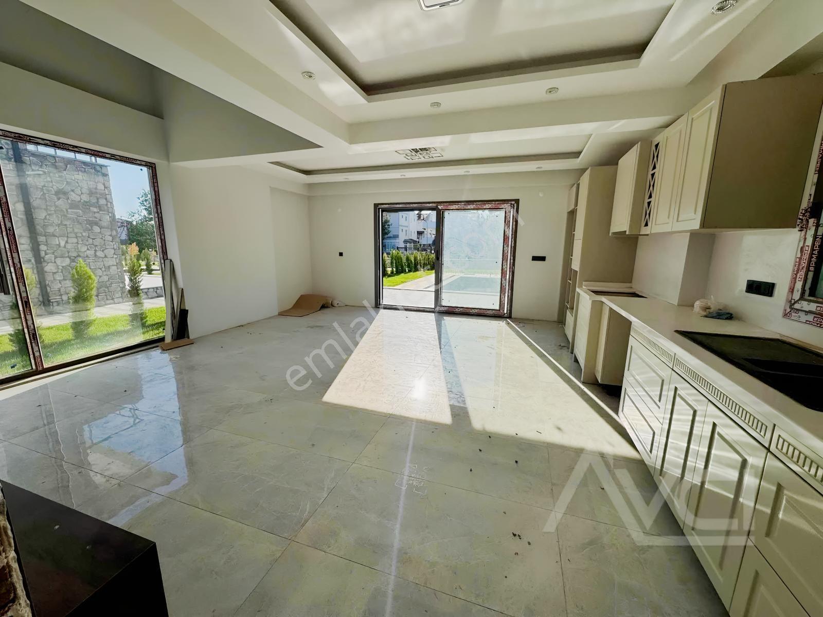 Avcı'dan 600m2 Arsalı Tam Müstakil Havuzlu Villa — fotoğraf 9