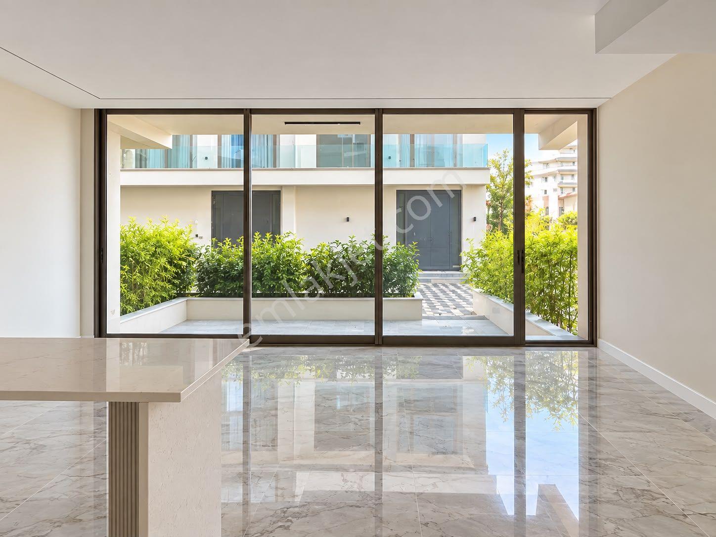 Alata'da Satılık Tripleks Villa, 4+1, 210m², Havuzlu — fotoğraf 3