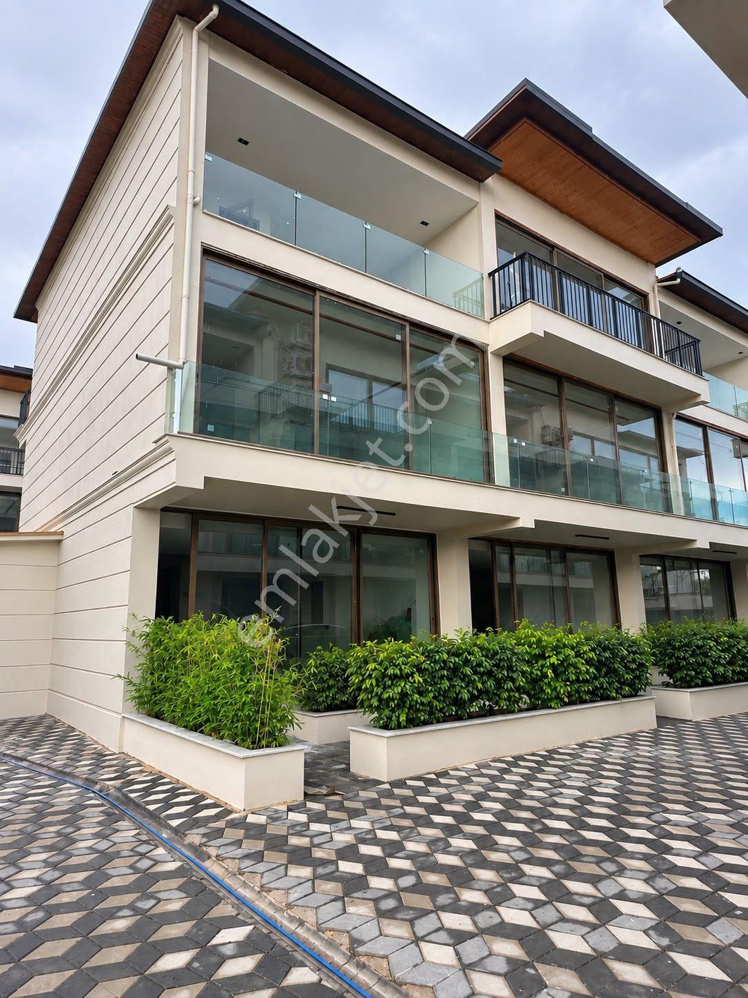 Alata'da Satılık Tripleks Villa, 4+1, 210m², Havuzlu — fotoğraf 9