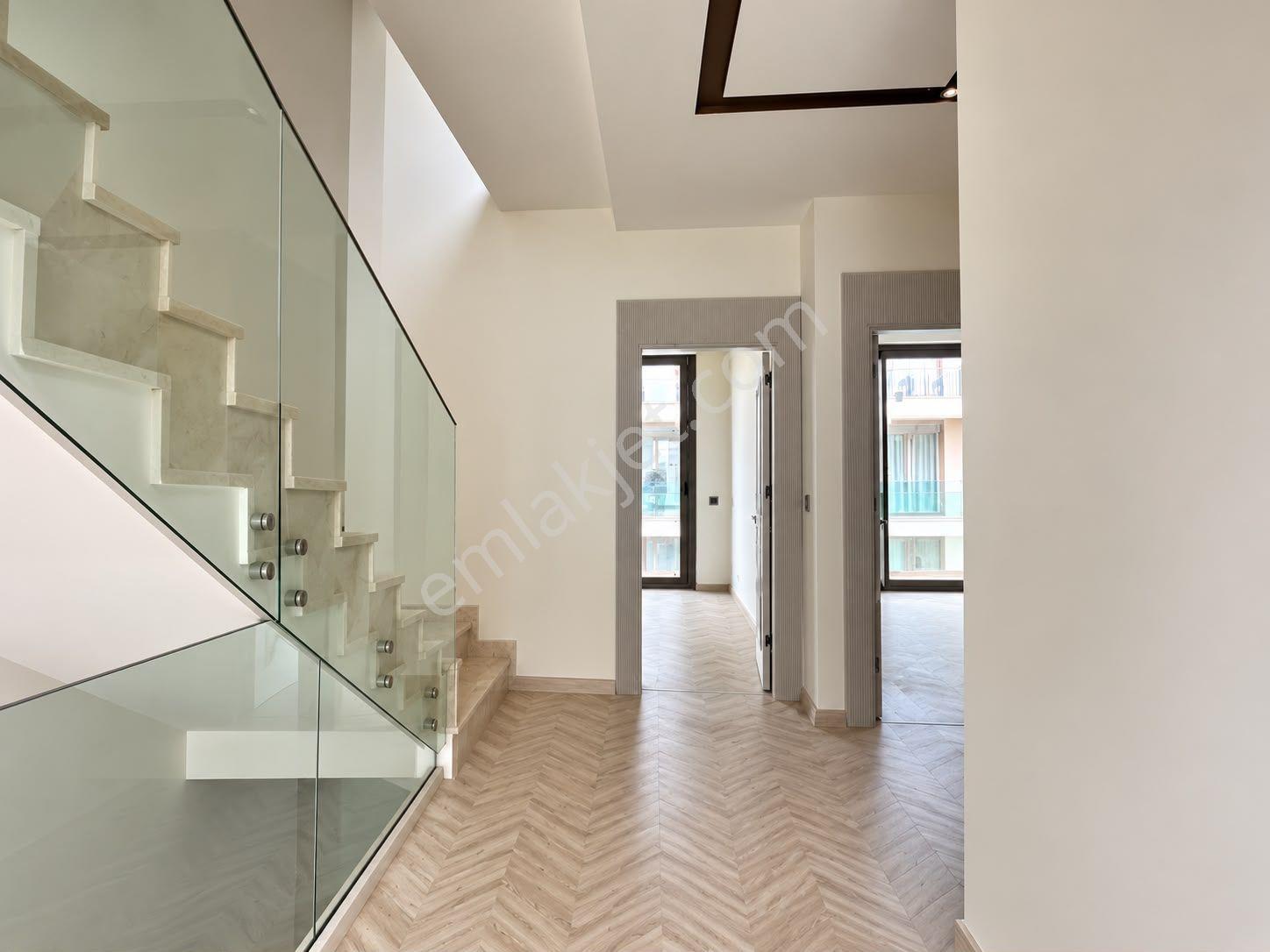 Alata'da Satılık Tripleks Villa, 4+1, 210m², Havuzlu — fotoğraf 11