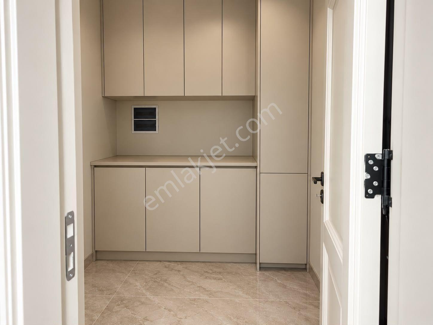 Alata'da Satılık Tripleks Villa, 4+1, 210m², Havuzlu — fotoğraf 14