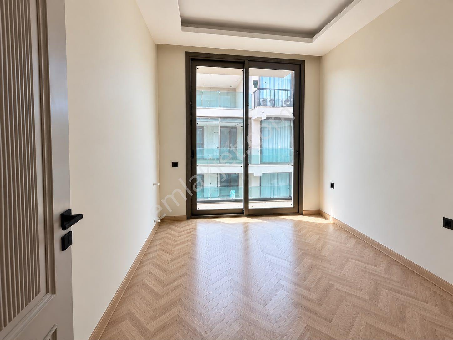 Alata'da Satılık Tripleks Villa, 4+1, 210m², Havuzlu — fotoğraf 15
