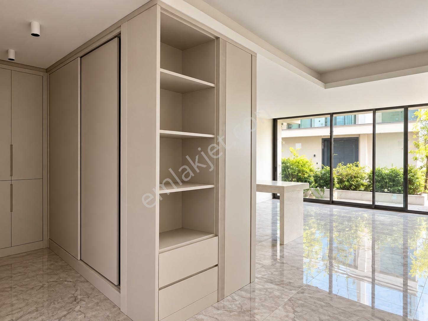 Alata'da Satılık Tripleks Villa, 4+1, 210m², Havuzlu — fotoğraf 17