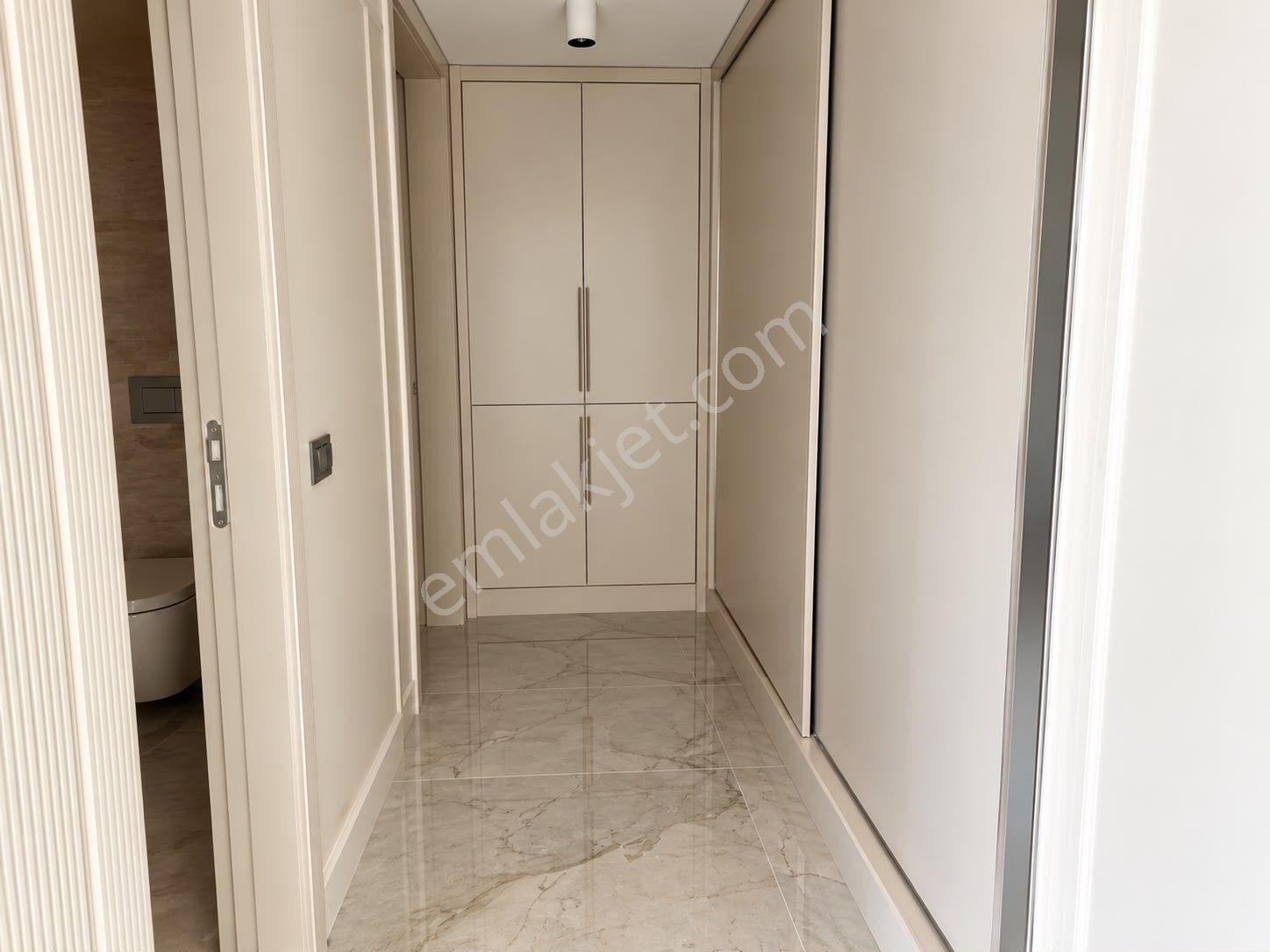 Alata'da Satılık Tripleks Villa, 4+1, 210m², Havuzlu — fotoğraf 18