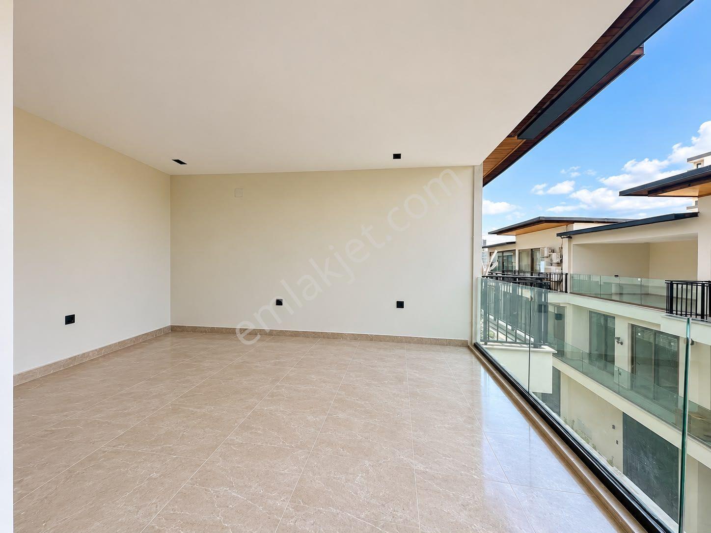 Alata'da Satılık Tripleks Villa, 4+1, 210m², Havuzlu — fotoğraf 21