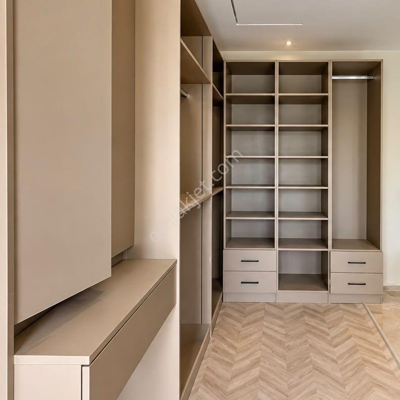 Alata'da Satılık Tripleks Villa, 4+1, 210m², Havuzlu — fotoğraf 29