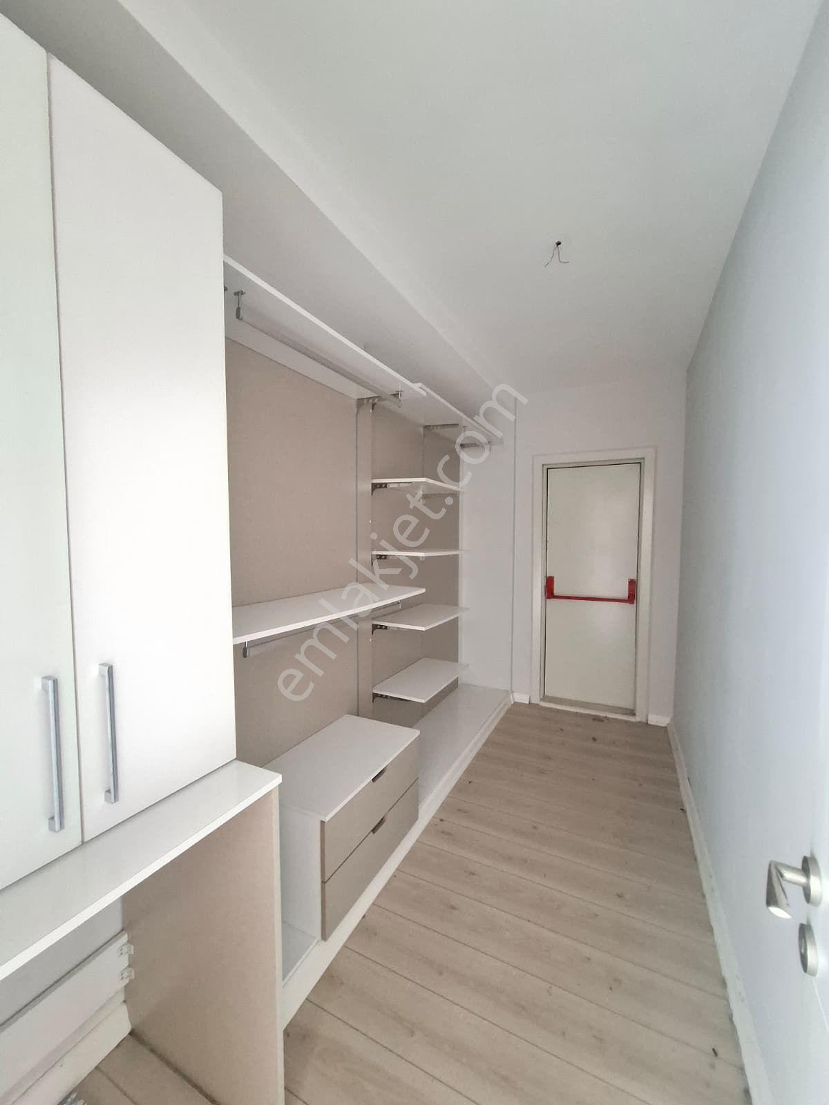 100.yıl Altıneller Diş Hastanesi Civarı Sitede Havuzlu Hasarsız Giy.odalı D.gaz Ç.banyolu 2+1 — fotoğraf 9