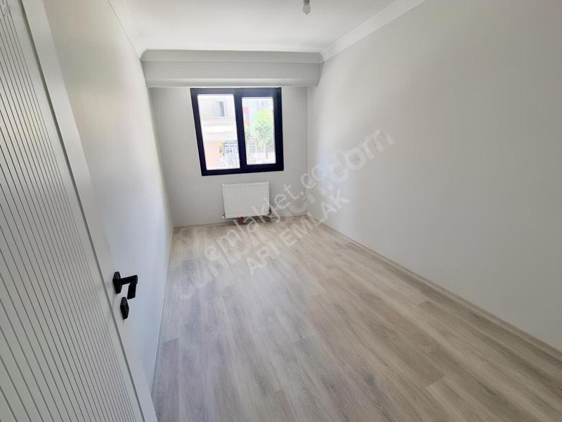 Arı Emlak'tan Cumhuriyet Mahallesi Satılık2 T1 80m2 Sıfır Daire — fotoğraf 2