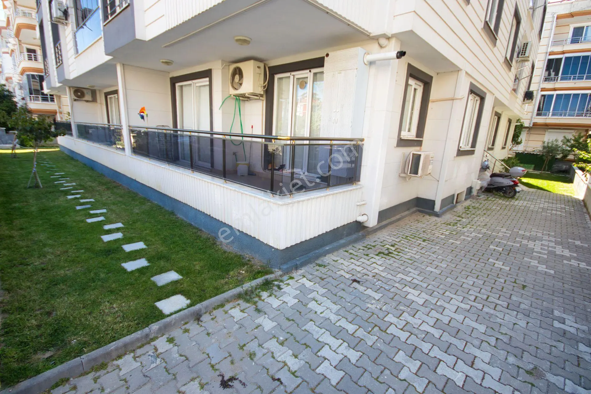 Aktiften Akçay'da Satılık Görseline Hayran Kalacağınız Arakat Ön Cephe 1+1 Daire — fotoğraf 3