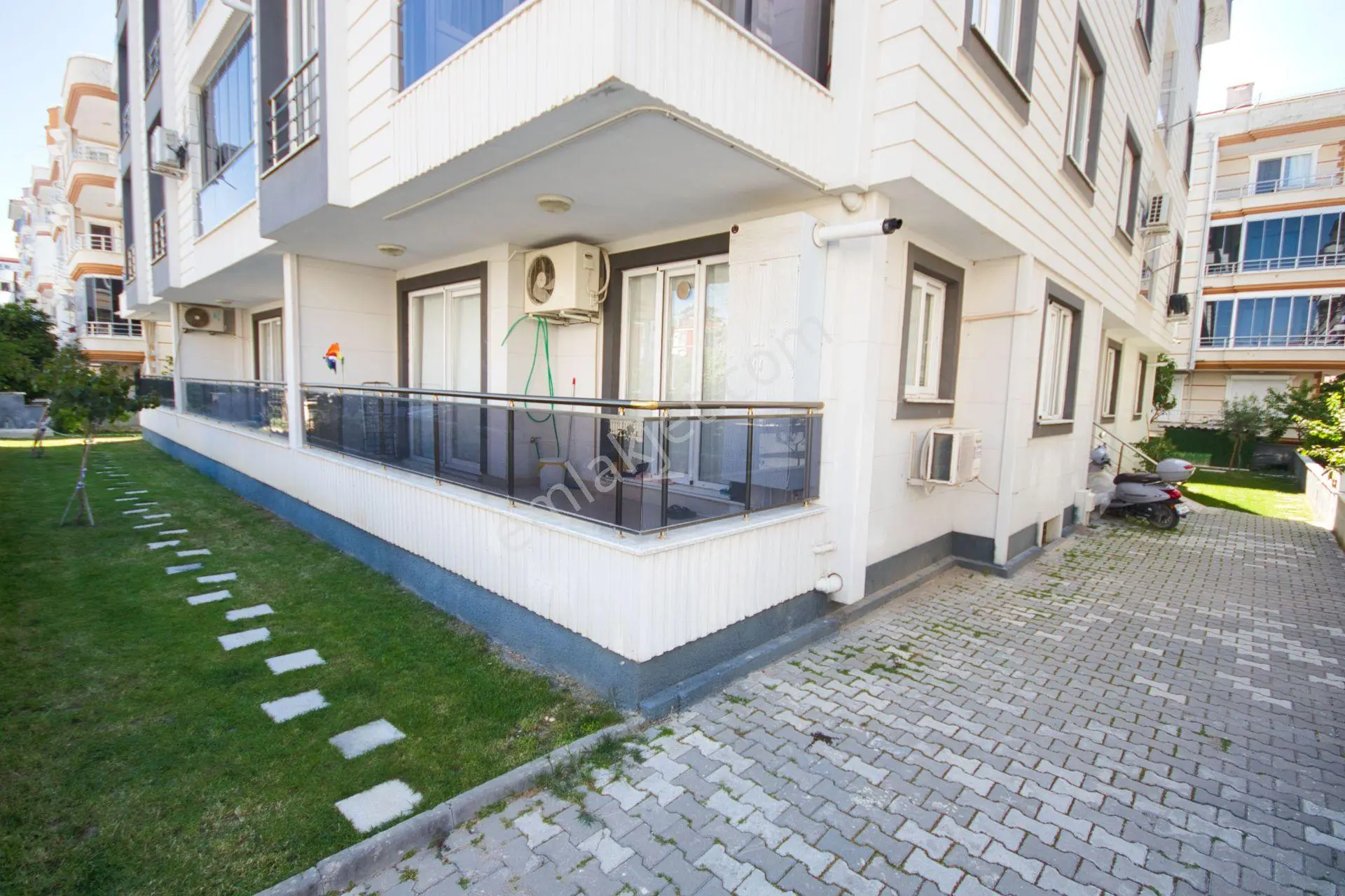 Aktiften Akçay'da Satılık Görseline Hayran Kalacağınız Arakat Ön Cephe 1+1 Daire — fotoğraf 9