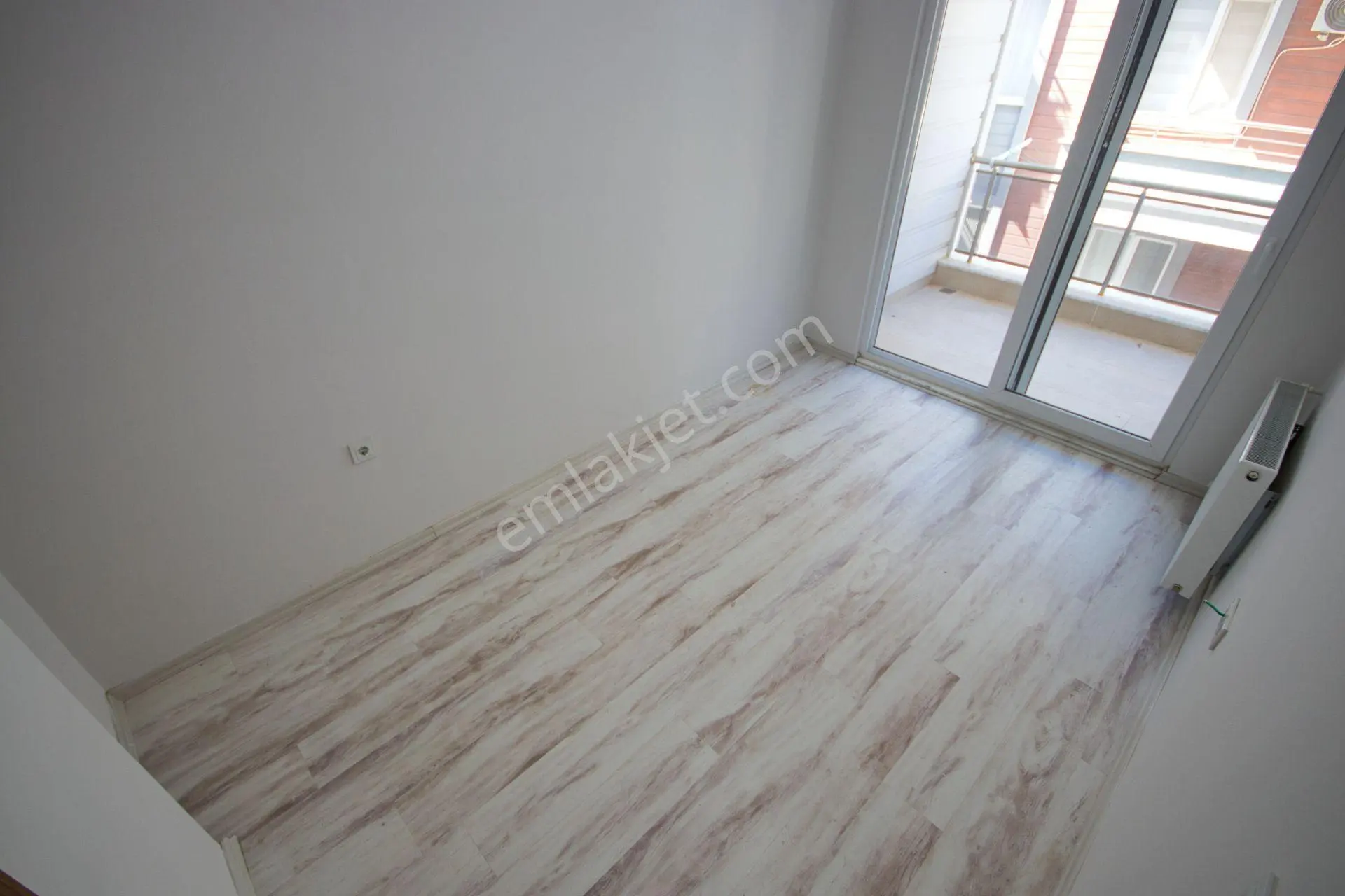 Aktiften Akçay'da Satılık Görseline Hayran Kalacağınız Arakat Ön Cephe 1+1 Daire — fotoğraf 10