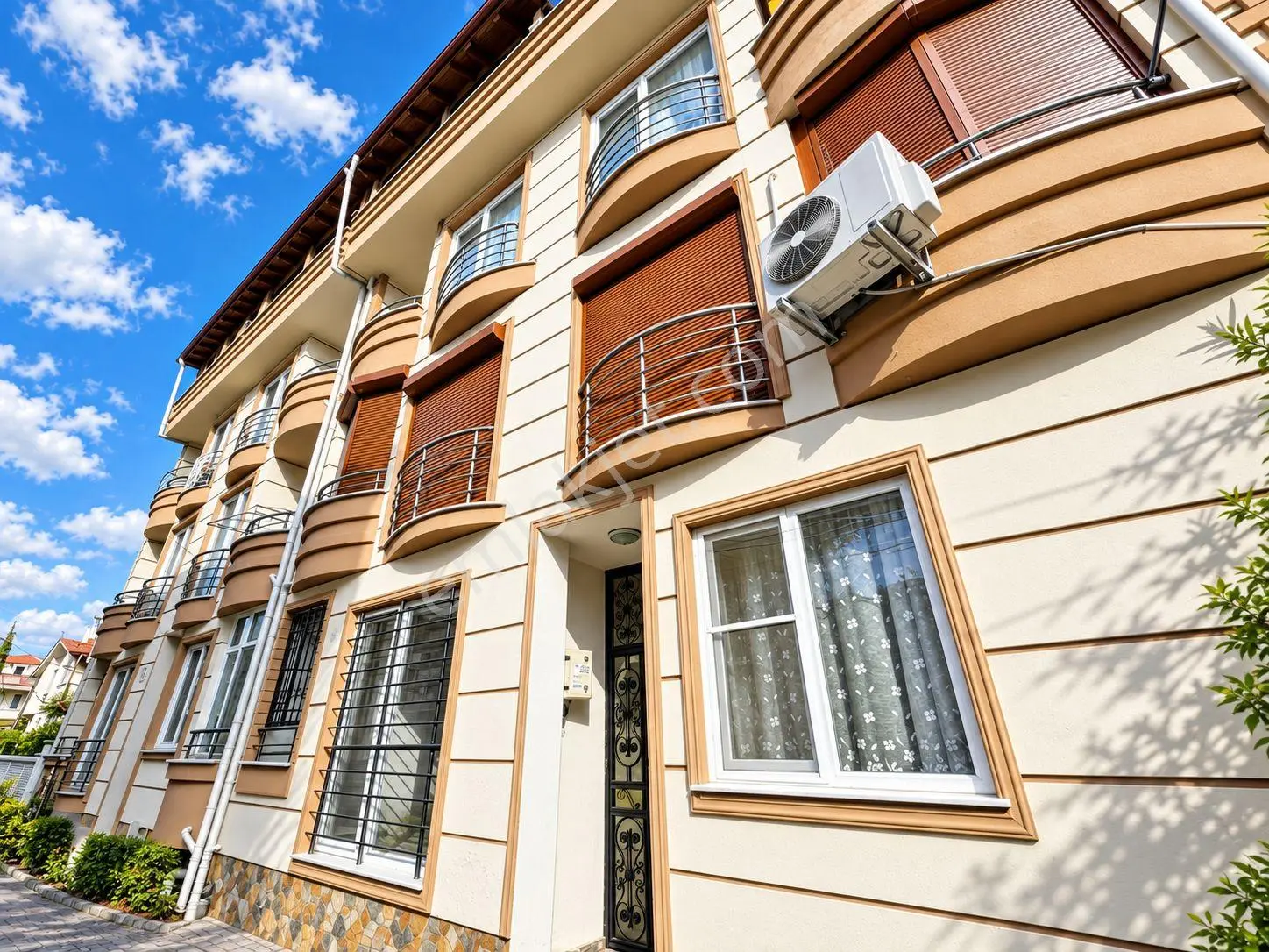 Aktiften Yetişen Alır Akçayda Satılık Yeni Genç Binada Yüksek Kredili 2+1 Daire