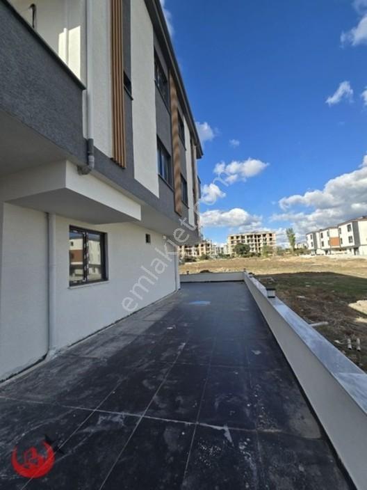 Özer Gayrimenkulden 1+1 Tepede Butik Site İçerisinde