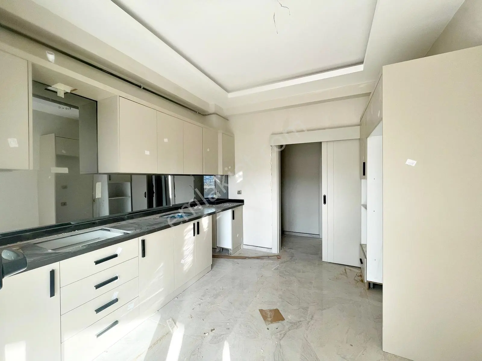 Karacaahmet'te Merkez Konumda Yerden Isıtma Geniş Balkon 2.5+1