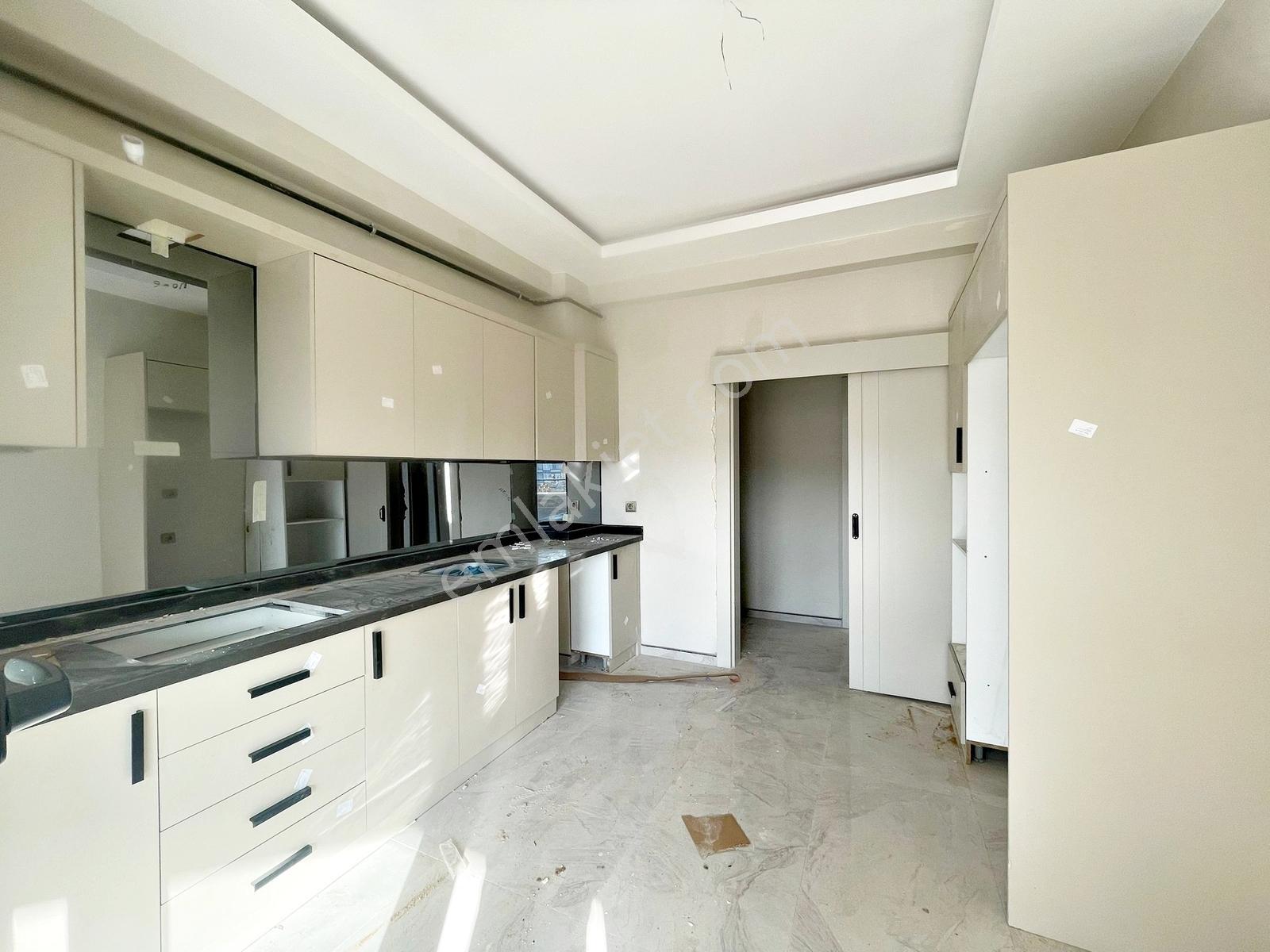 Karacaahmet'te Merkez Konumda Yerden Isıtma Geniş Balkon 2.5+1 — fotoğraf 17
