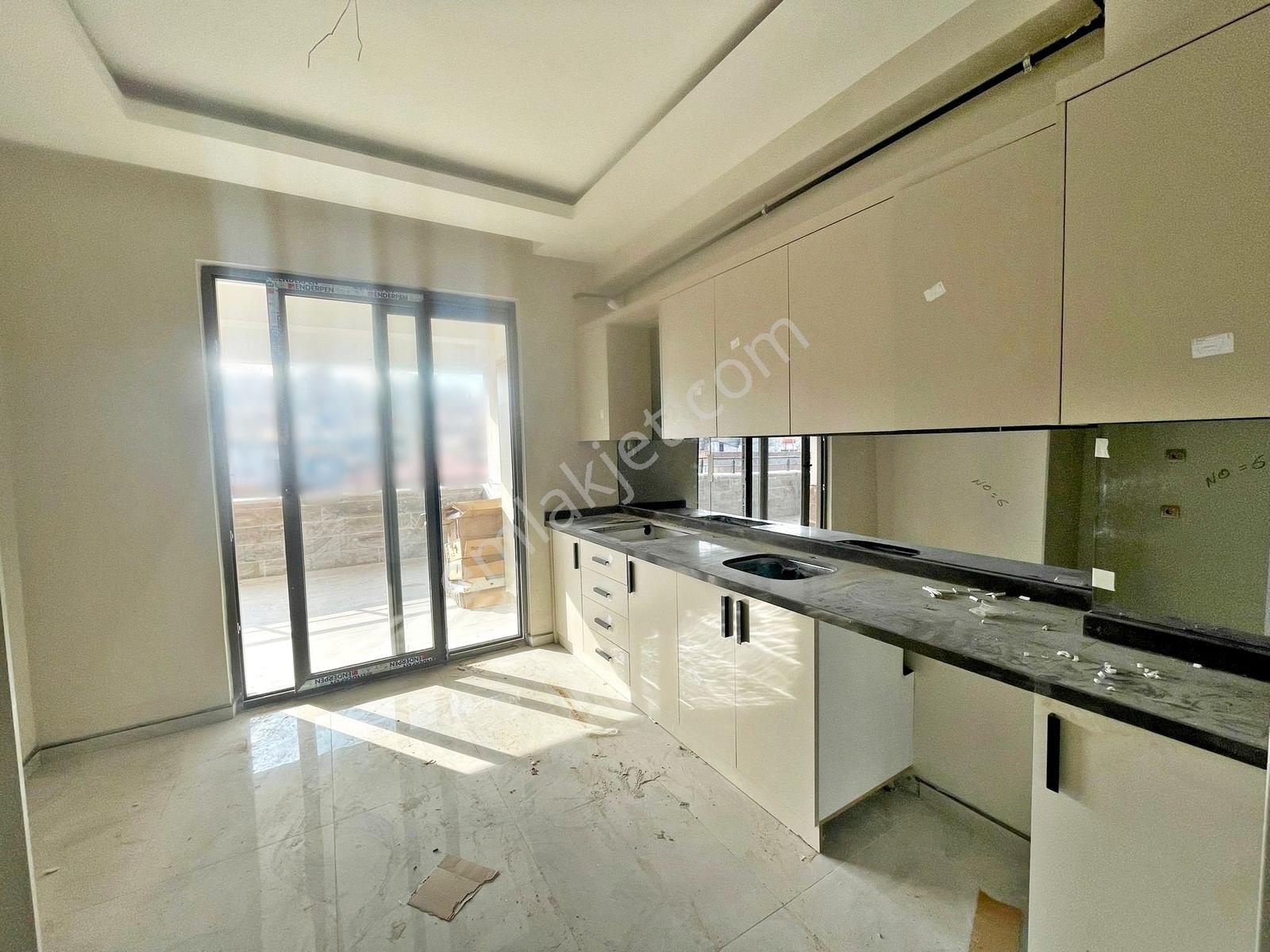 Karacaahmet'te Merkez Konumda Yerden Isıtma Geniş Balkon 2.5+1 — fotoğraf 19