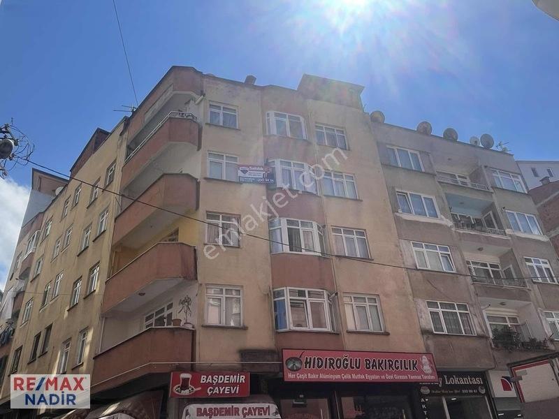 Remax'Ten İhsaniyede Aile Yaşamına Uygun Geniş Satılık Daire