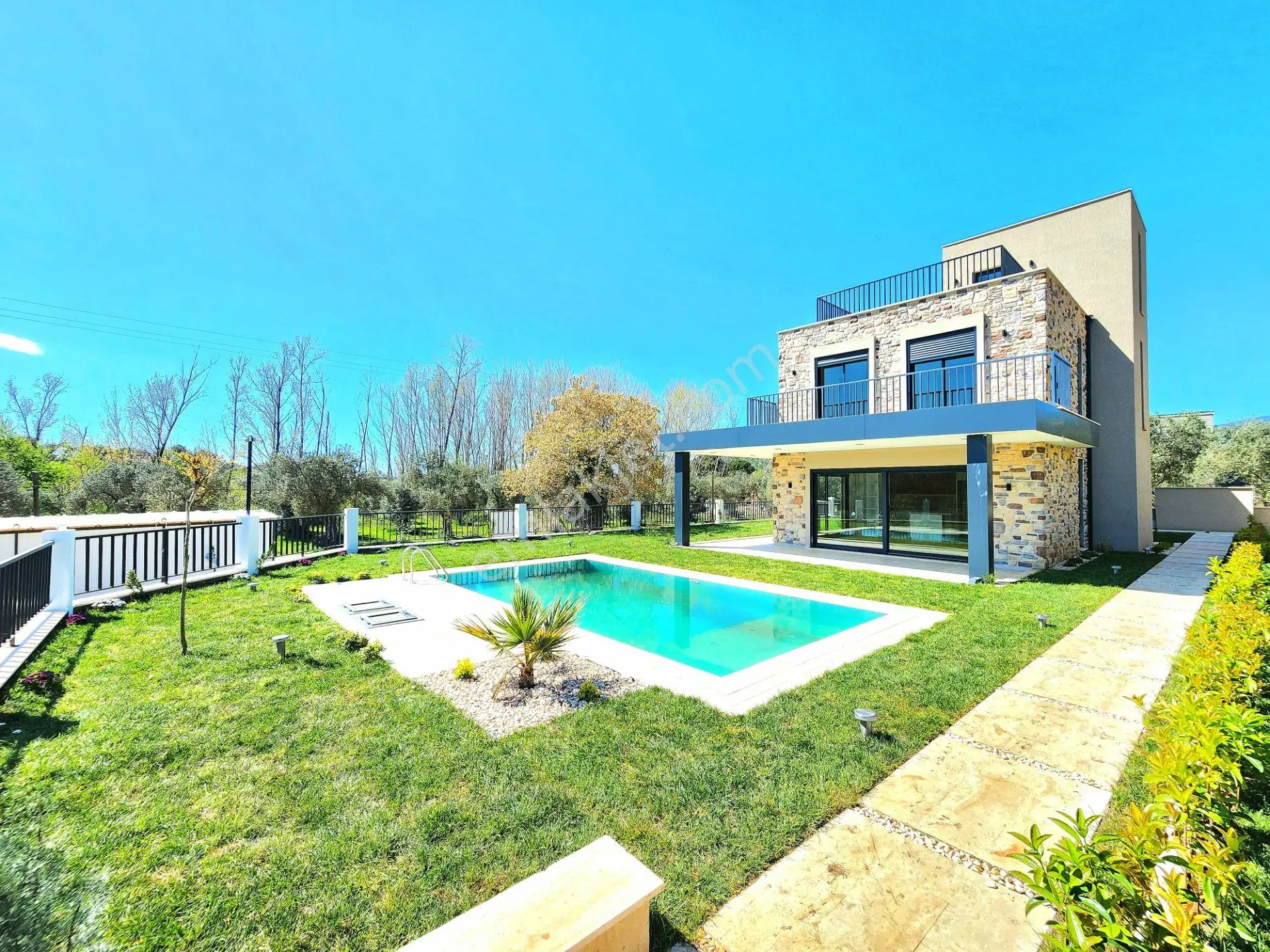Gümüş'den Güre'de 450m² Arsa İçerisinde Eşsiz Tasarımlı Havuzlu 4+1 Villa — fotoğraf 2