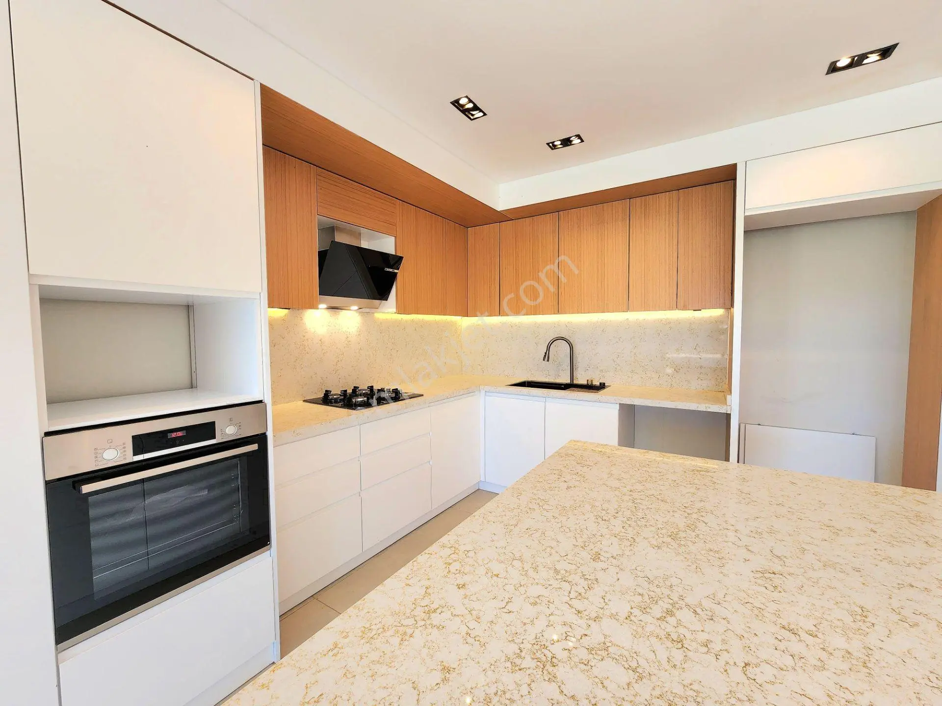 Gümüş'den Güre'de 450m² Arsa İçerisinde Eşsiz Tasarımlı Havuzlu 4+1 Villa — fotoğraf 3