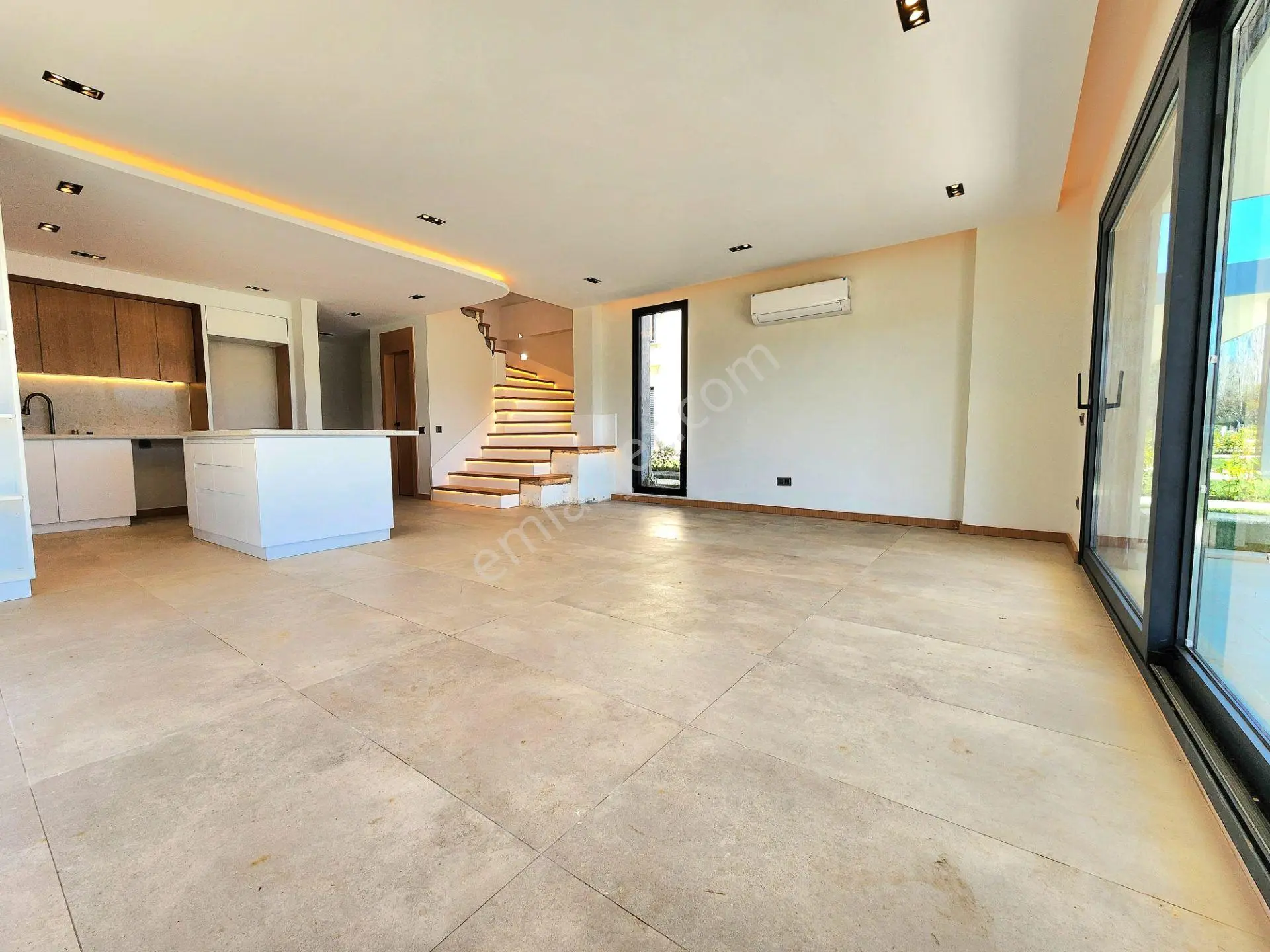 Gümüş'den Güre'de 450m² Arsa İçerisinde Eşsiz Tasarımlı Havuzlu 4+1 Villa — fotoğraf 4
