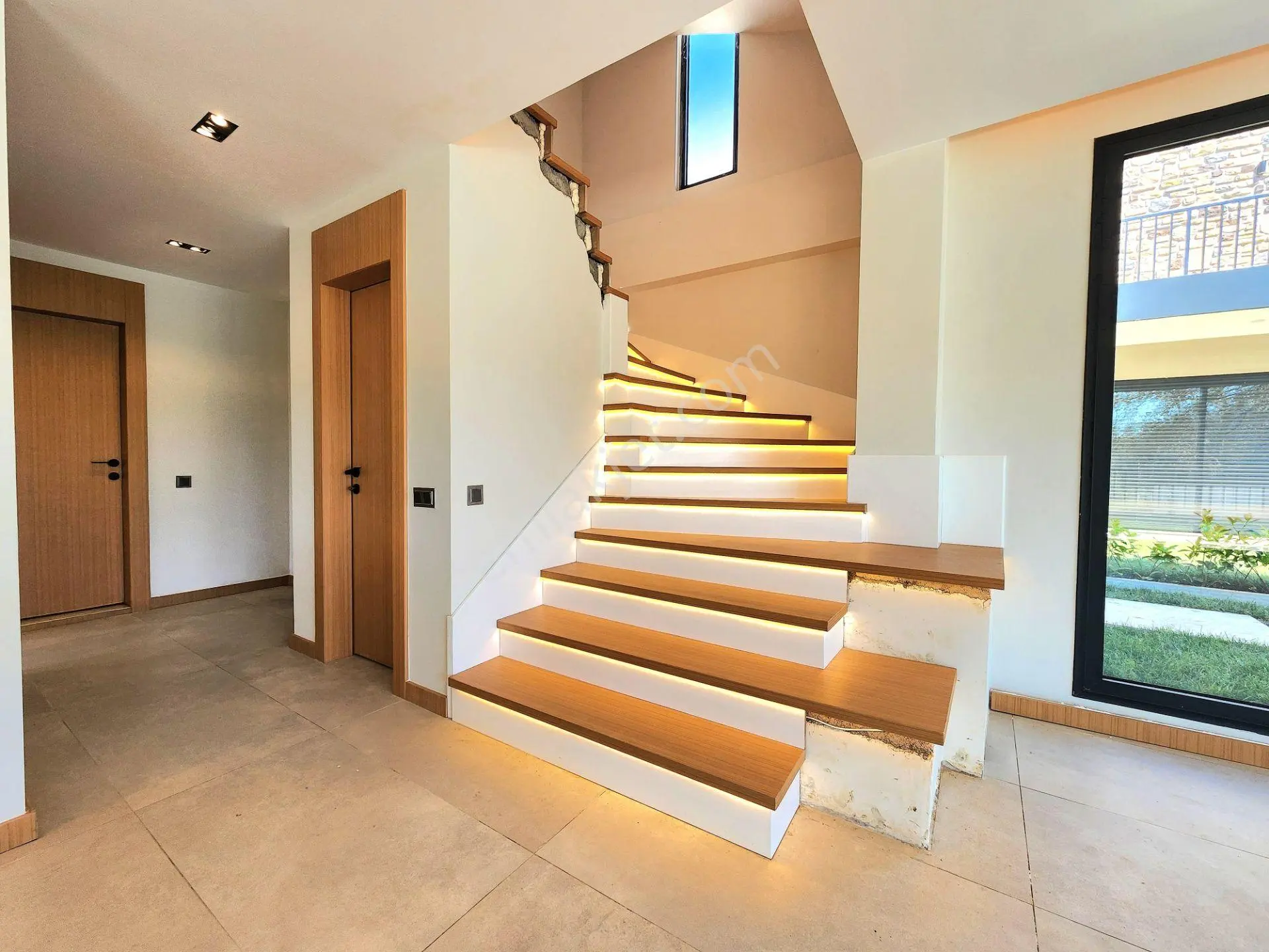 Gümüş'den Güre'de 450m² Arsa İçerisinde Eşsiz Tasarımlı Havuzlu 4+1 Villa — fotoğraf 22