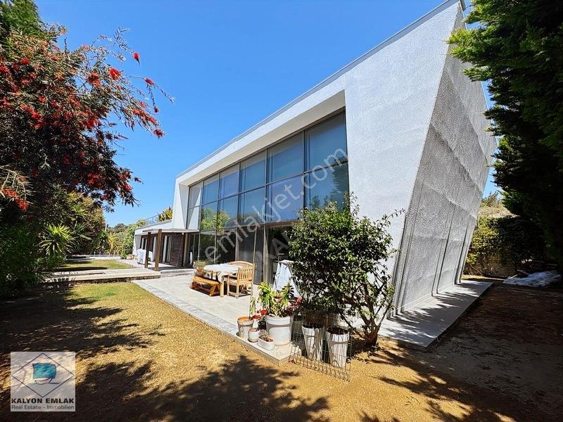 Kalyon'Dan Modern Tasarımlı Ve Doğa İle İç İçe Havuzlu Villa